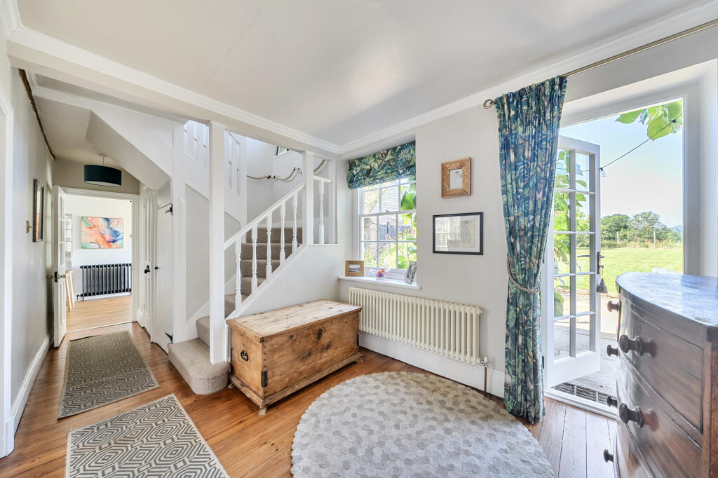 High Street, Merstham, RH1 - View 6