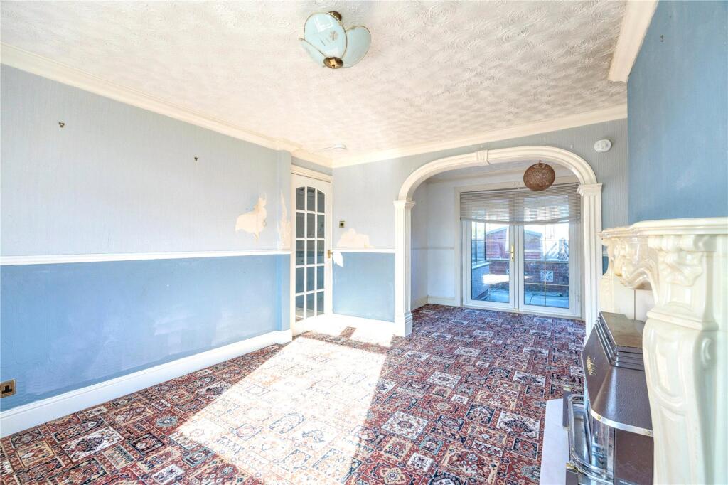 House in Dundee, Baluniefield, Douglas - More