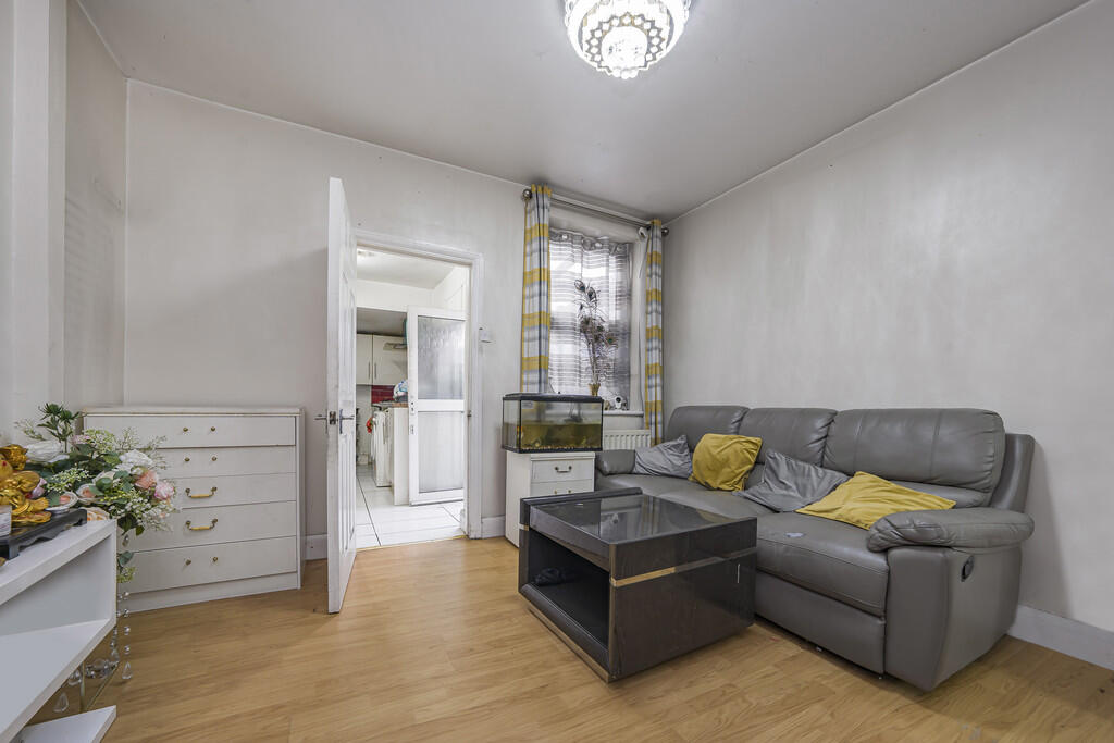 House in Uxbridge, Cowley - View 3