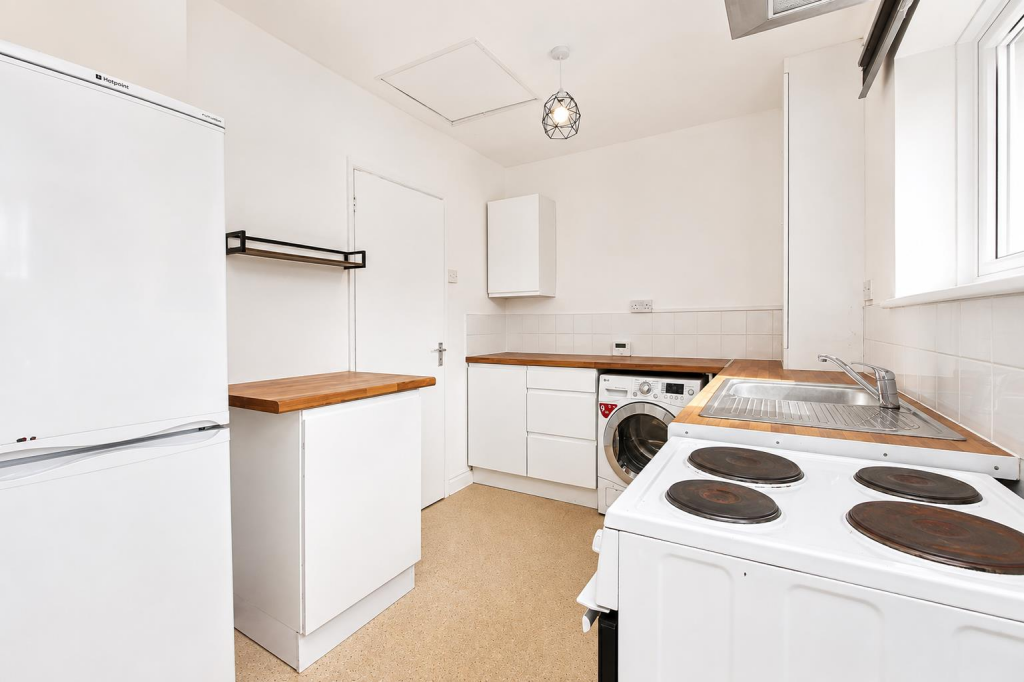 House in Watford - View 5
