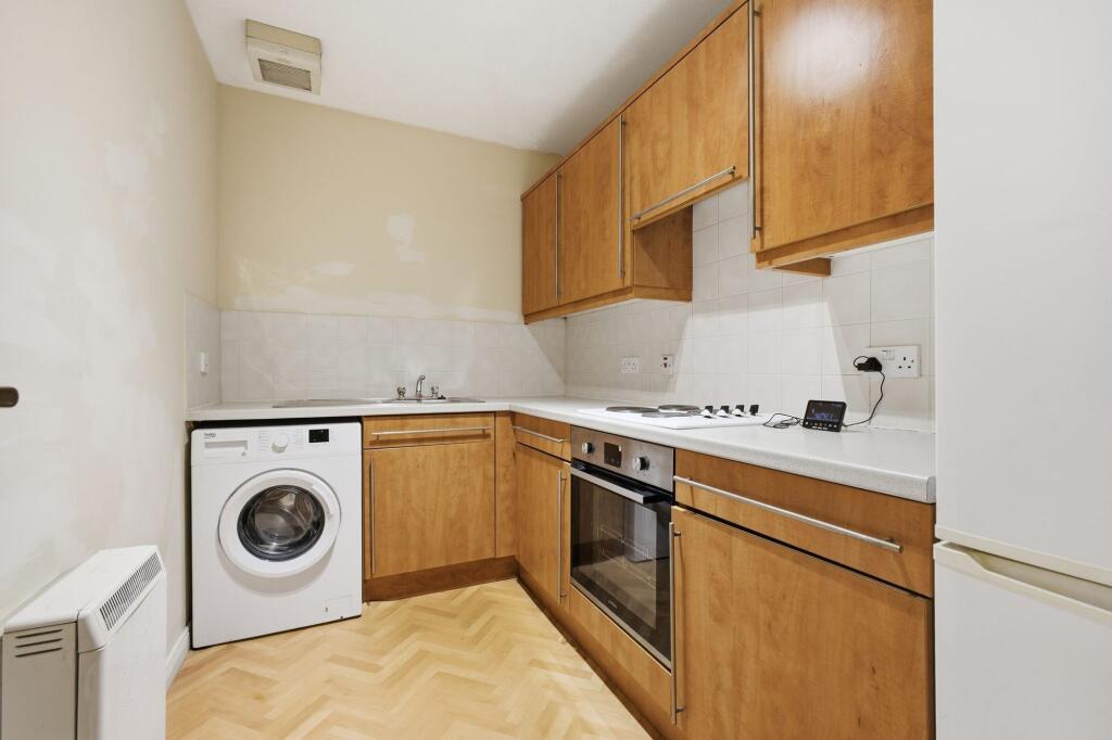 Apartment in Paisley, Renfrewshire - More