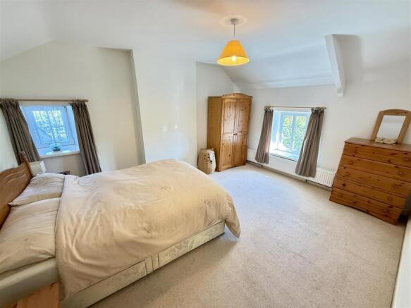 FRONT DOUBLE BEDROOM 1