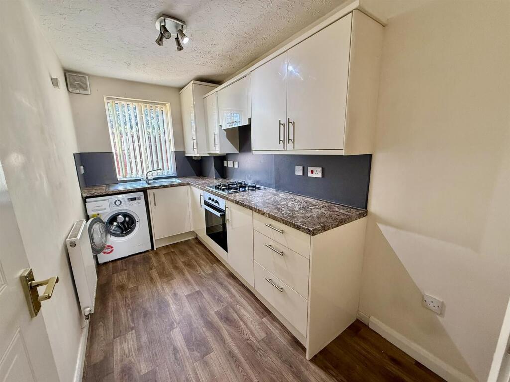 Telford Close, Conwy photo 4