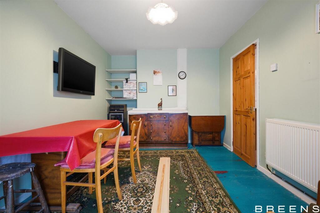 House in London, Ponders End - More