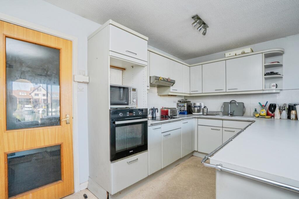 House in Portsmouth - View 3