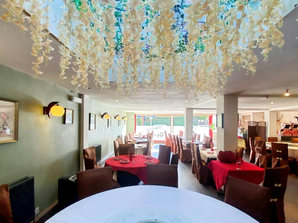04_dining_room_main.jpg