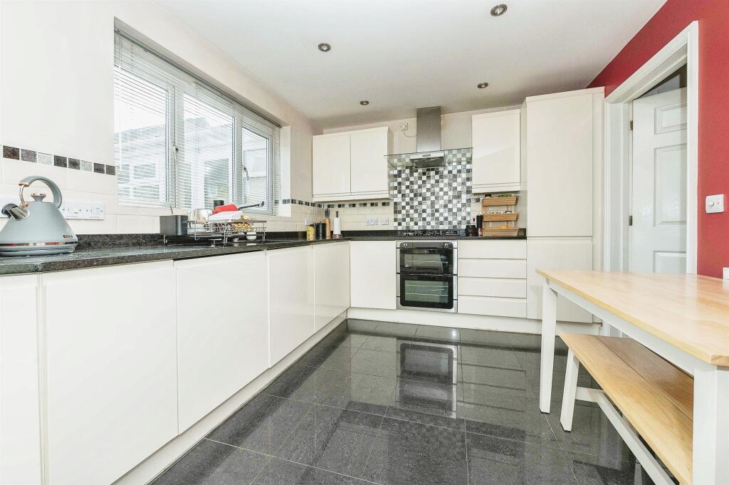 Lavender Close, Hatfield photo 5