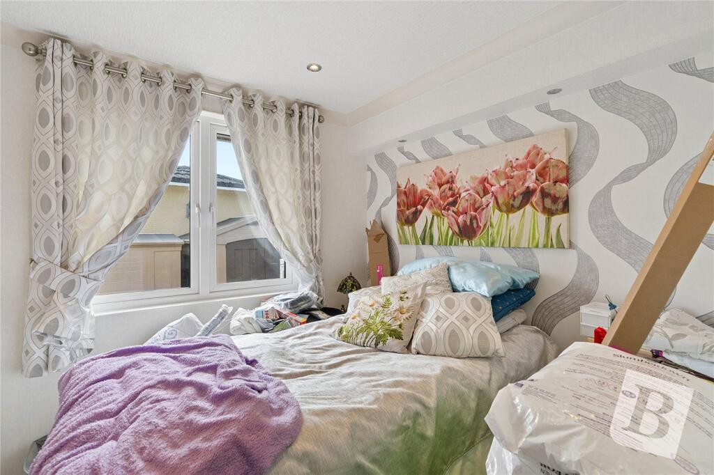 House in Southend-on-Sea - View 4