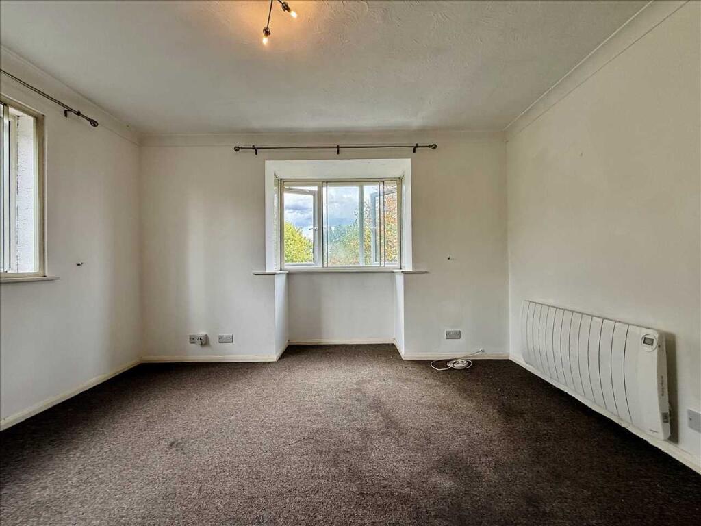 Apartment in Spelthorne, Surrey - View 4