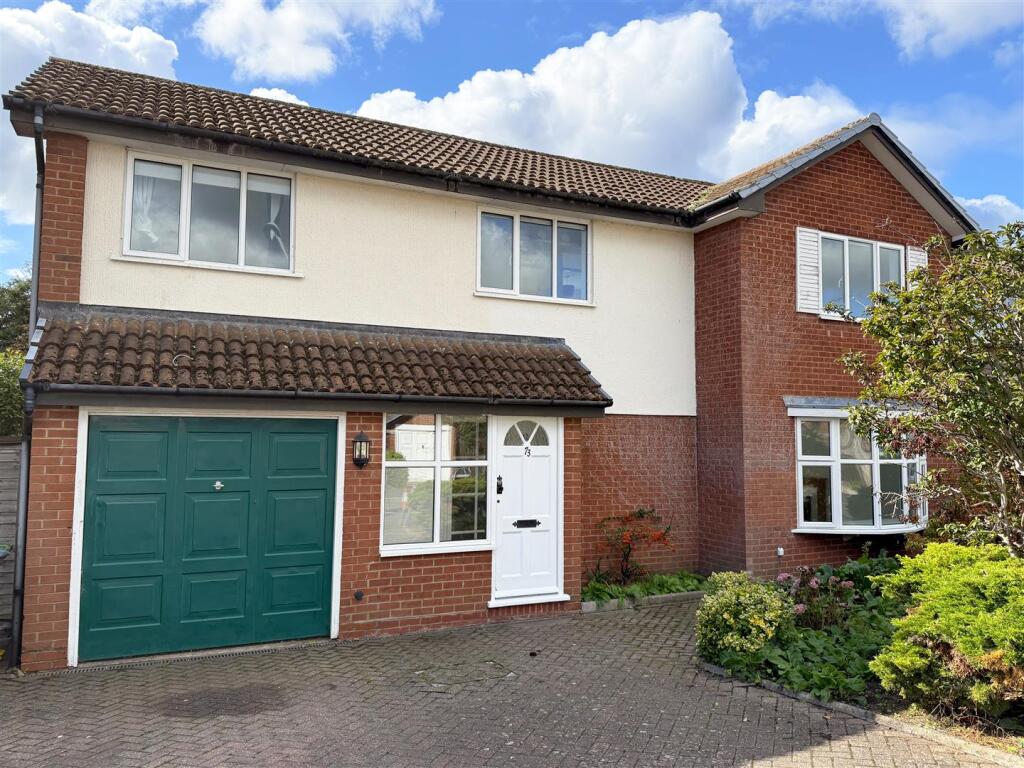 4-bed detached on St. Andrews Crescent, Stratford-Upon-Avon, £500,000