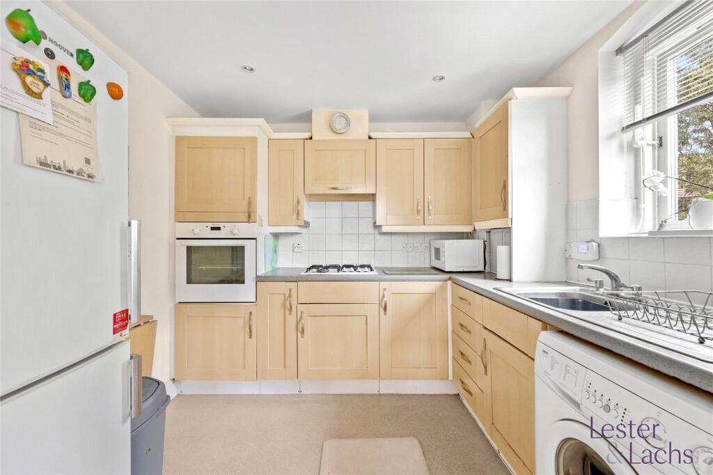 Village Way, Barkingside, Ilford, Essex, IG6 photo 4