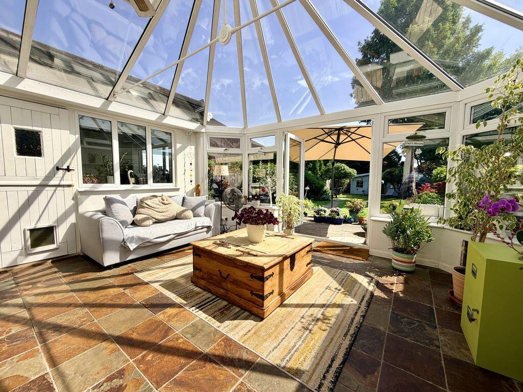 House in Hemel Hempstead, Wooburn - View 2
