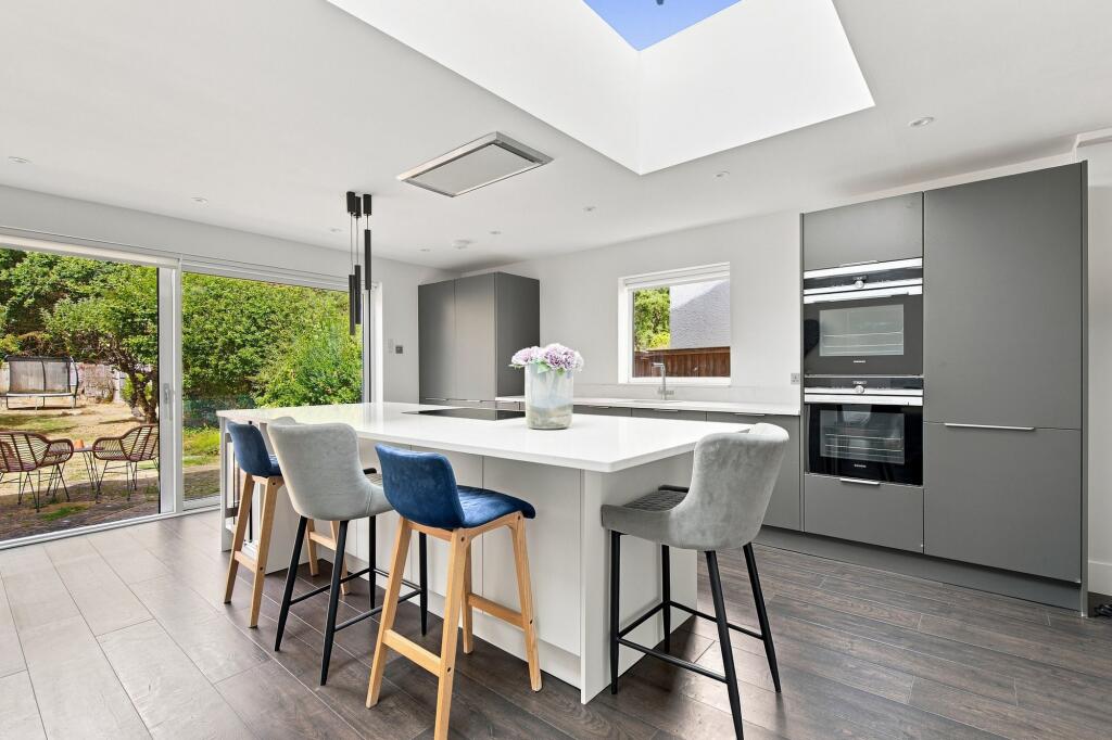 House in Slough - View 4