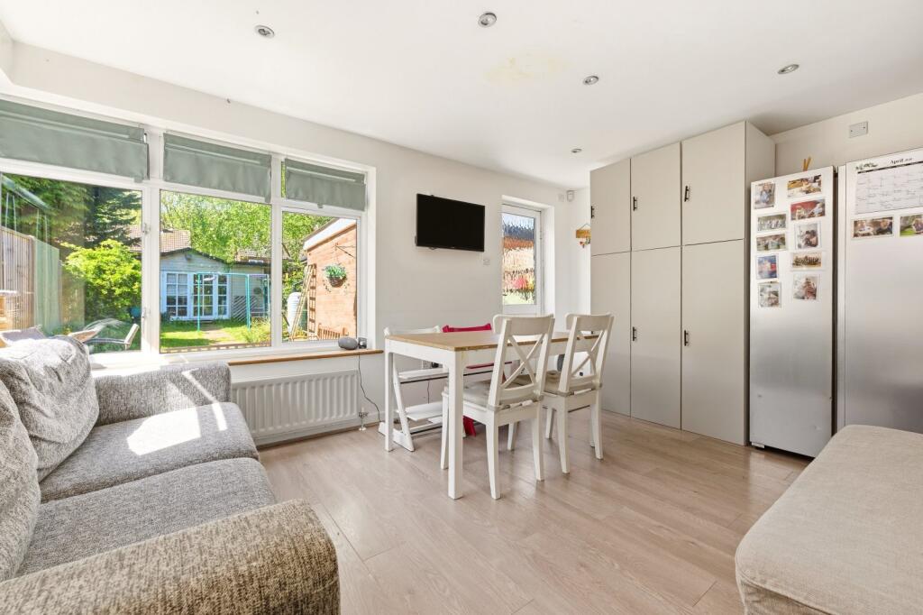 Howard Close, St. Albans, Hertfordshire, AL1 photo 4
