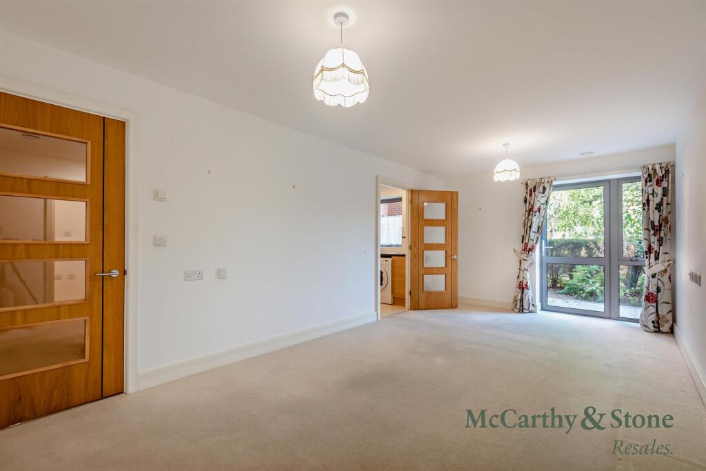 Apartment in Redhill - View 4