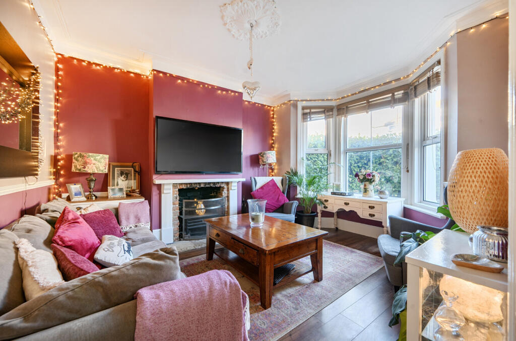 Gordon Road, Worthing, West Sussex, BN11 - View 2