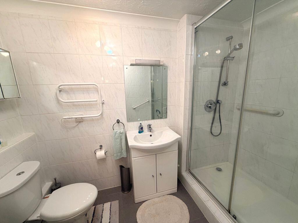 Apartment in Hertsmere, Hertfordshire - More