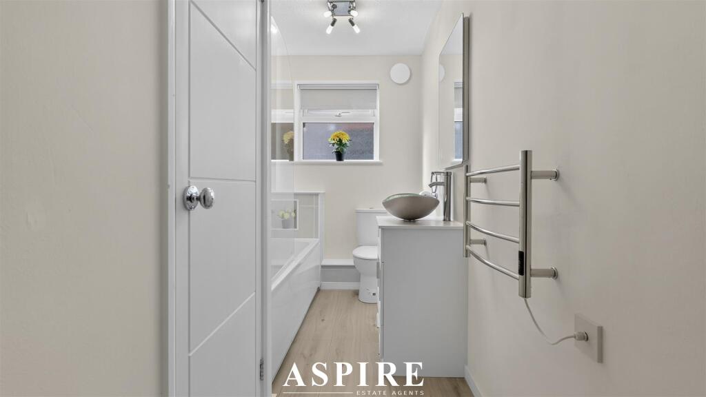 Apartment in Southend-on-Sea - More