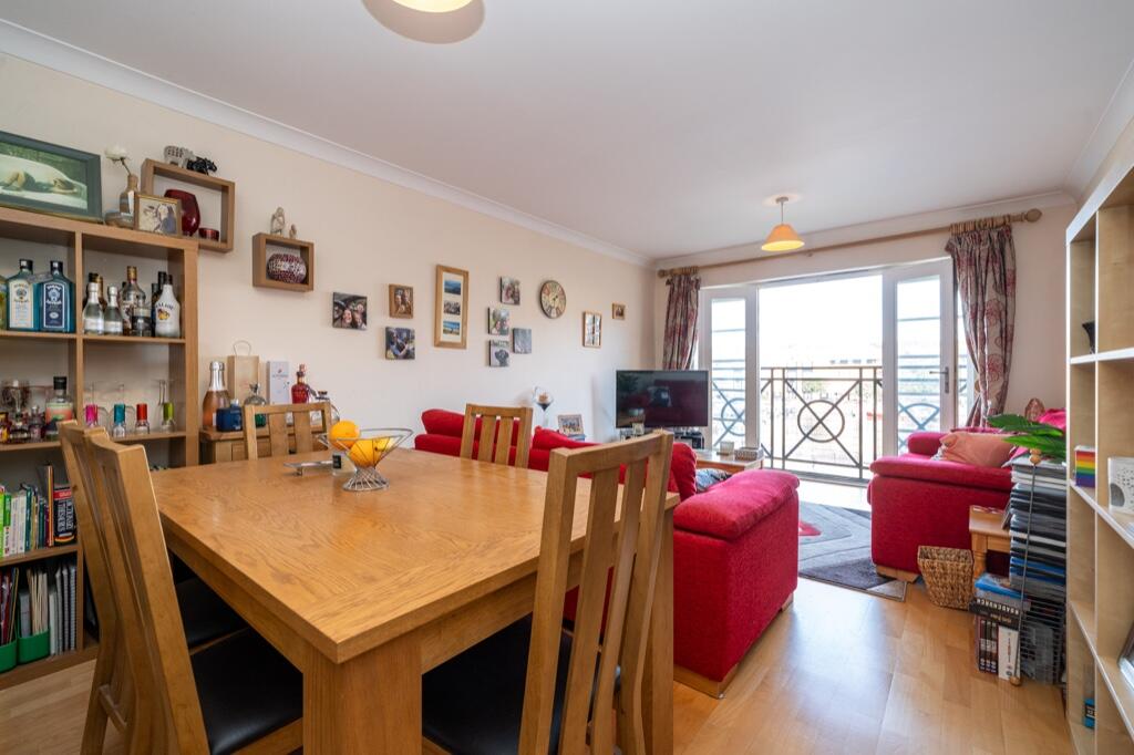 Apartment in Dacorum, Hertfordshire - View 2