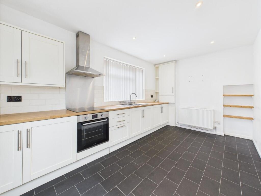 House in Bradford, West Yorkshire - View 3