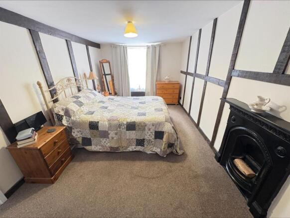 MAIN BEDROOM