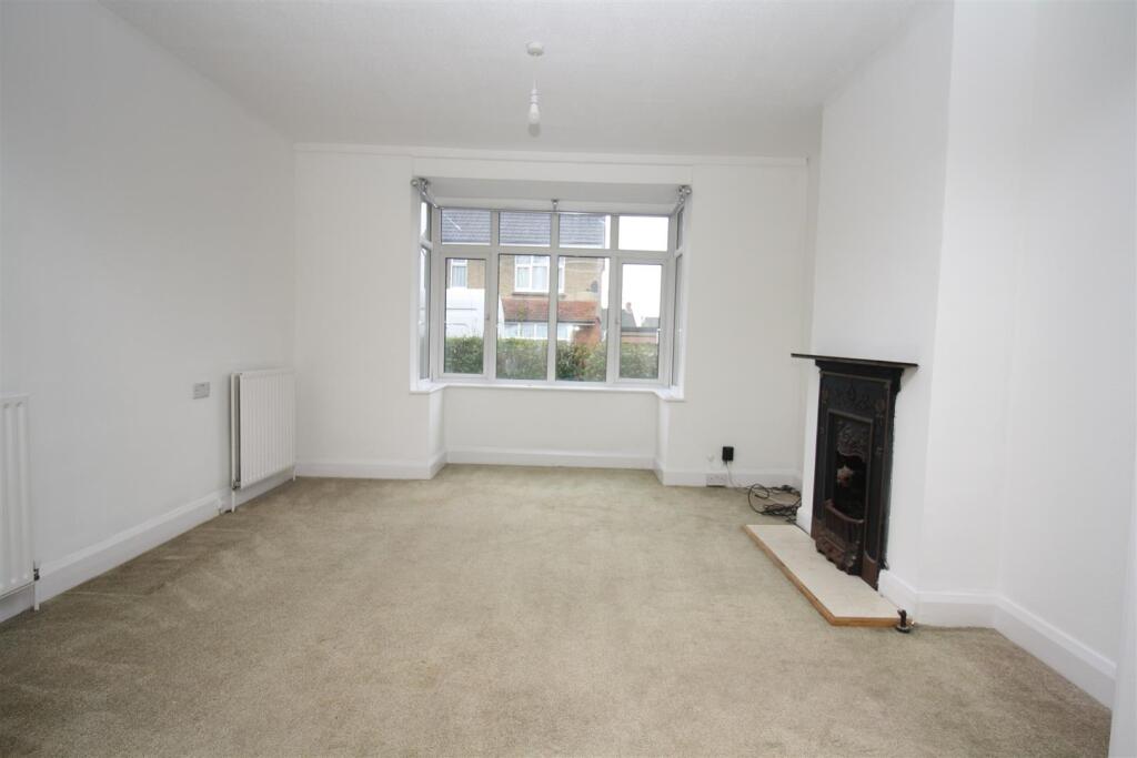 Leon Avenue, Bletchley, Milton Keynes photo 2