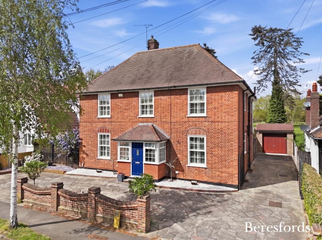Main image of property: Links Avenue, Gidea Park, RM2