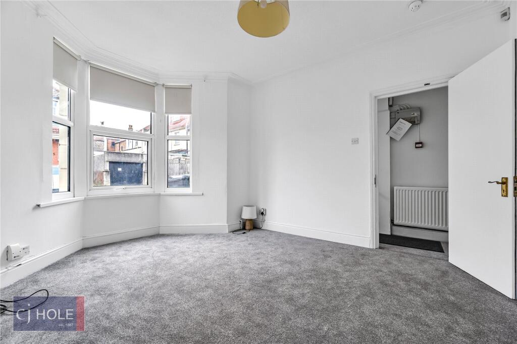 5 bedroom terraced house for rent