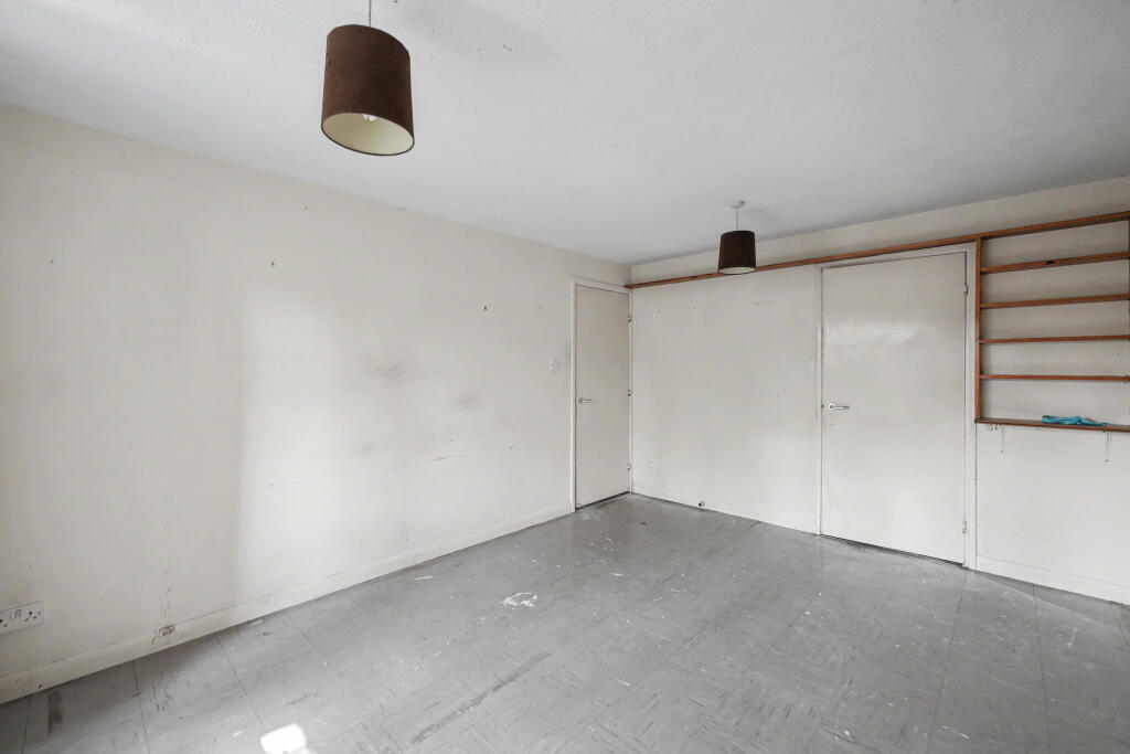 Flat 5, Brookfield House, Penn Road, Datchet, SL3 9RB photo 4