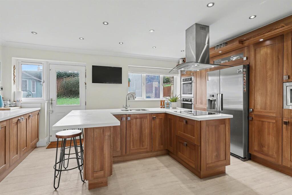 Spinners Way, Lower Hopton, Mirfield photo 3
