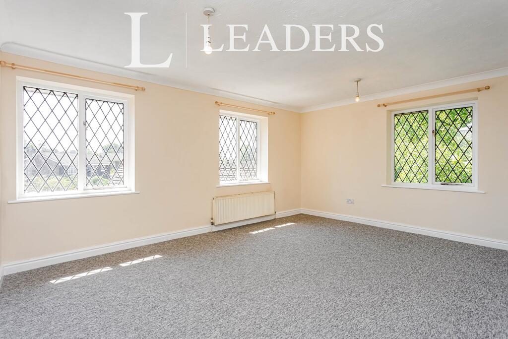 Apartment in Redhill - View 3
