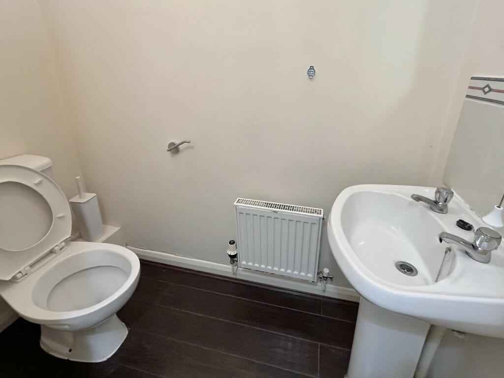 4 bedroom semi-detached house for rent