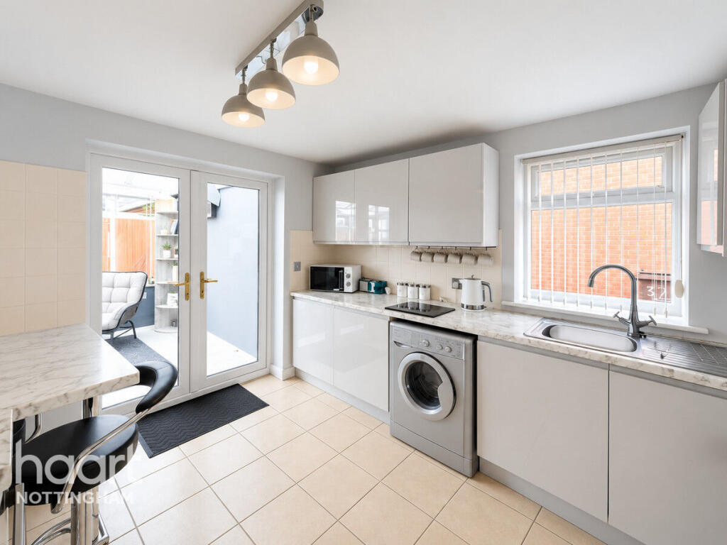 House in Nottingham, Beechdale - More