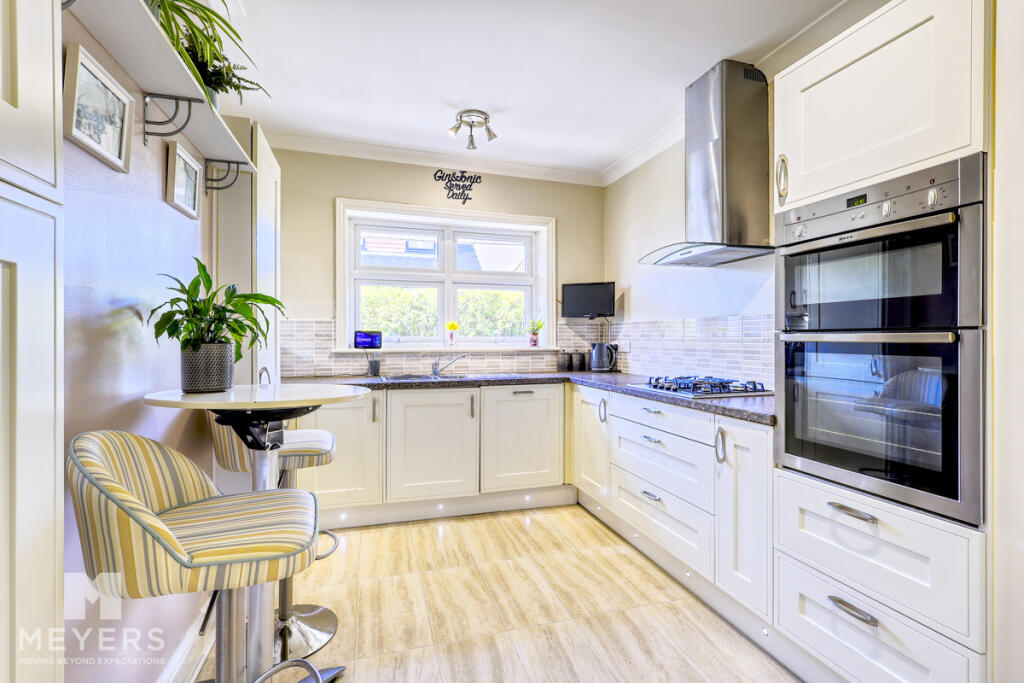 Pinecliffe Avenue, Bournemouth, BH6 3 - View 4