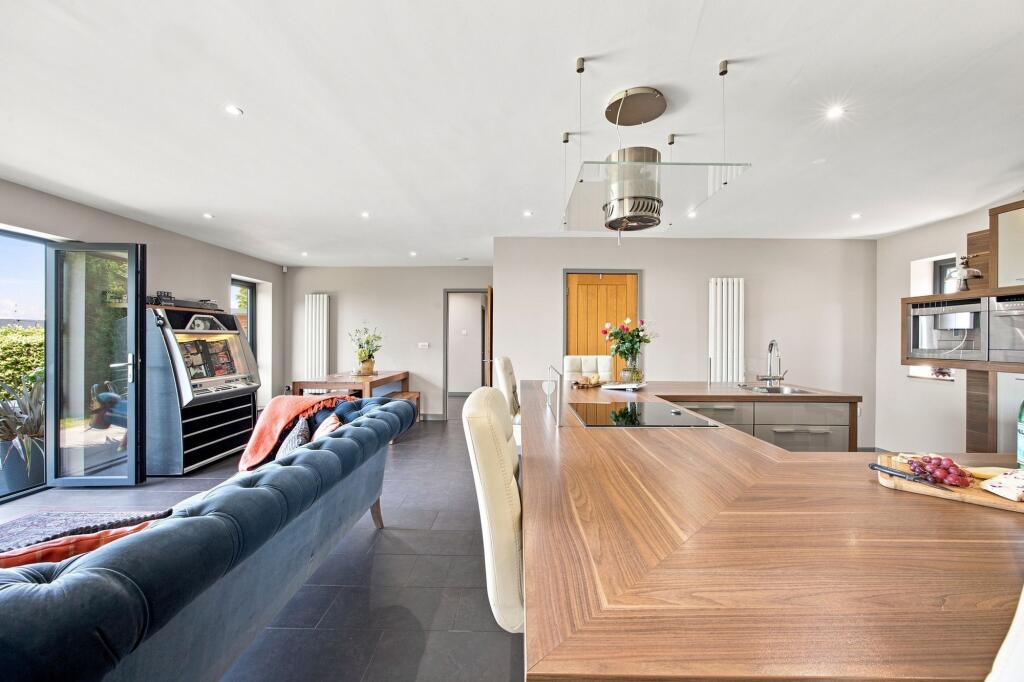 House in Tameside, Greater Manchester - View 5