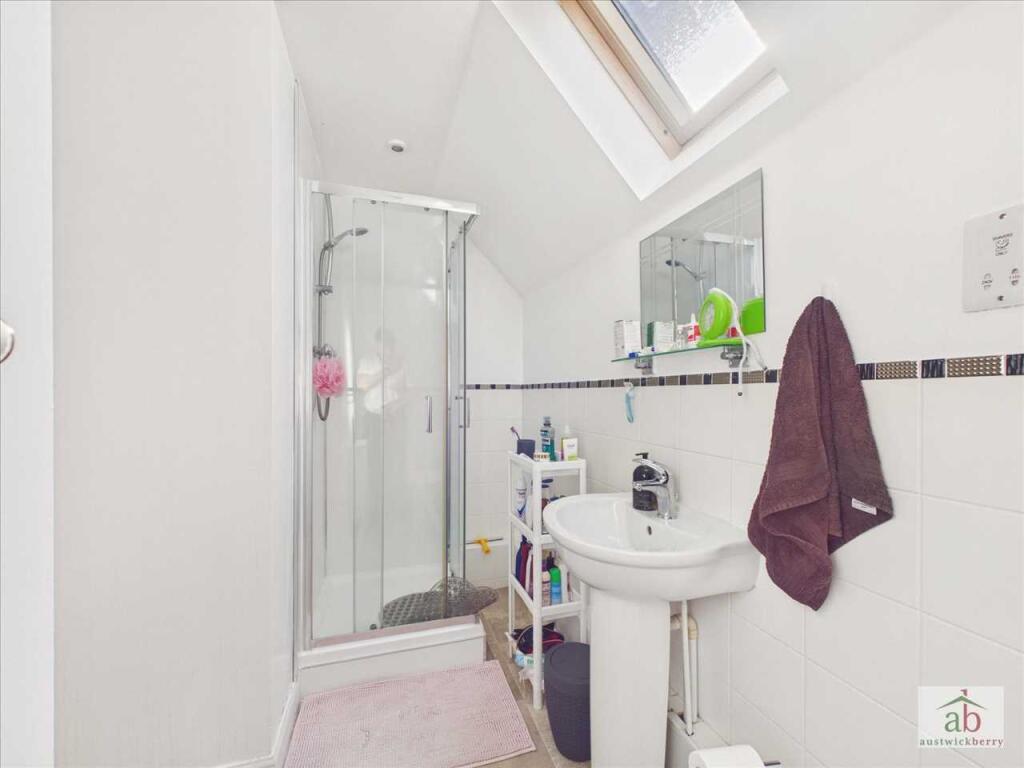 Apartment in East Suffolk, Grange Farm, Kesgrave - View 5