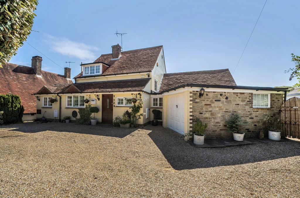House in Chichester, Boxgrove - More