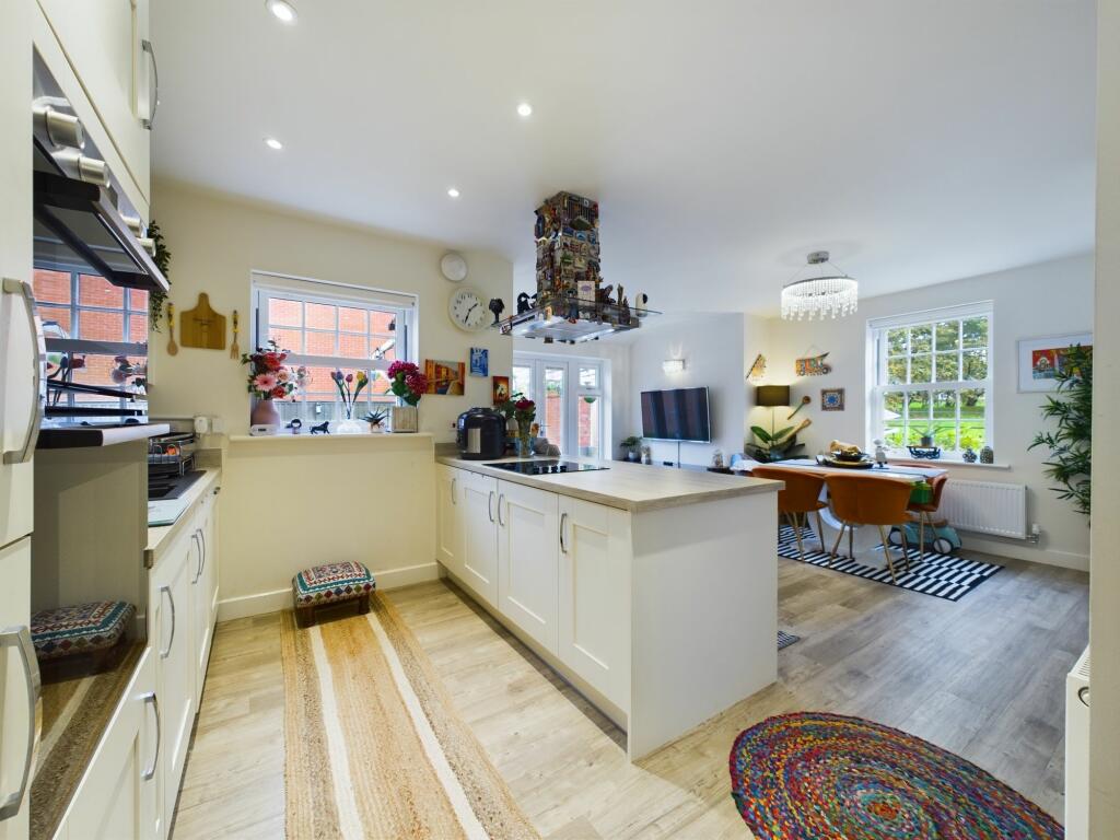 House in Towcester, West Northamptonshire - View 3