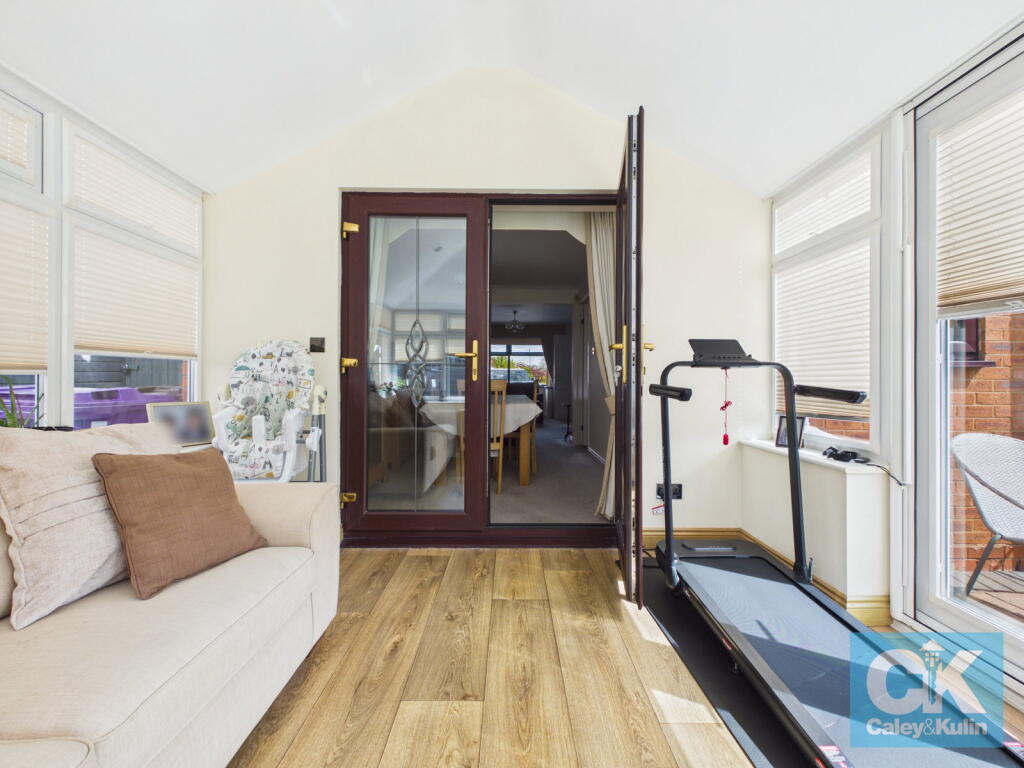 House in Wolverhampton, Sedgemoor Park, Woodcross - More