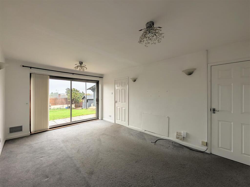 Glencairn Avenue, Tuffley, Gloucester photo 3