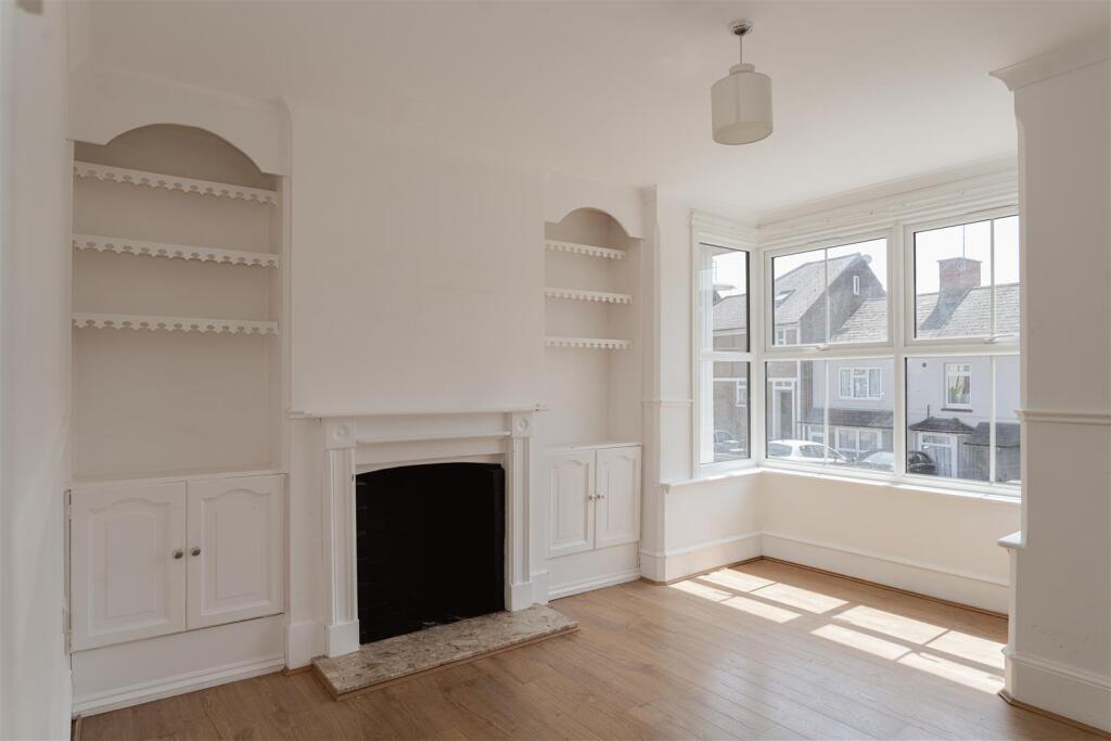 House in Reigate and Banstead, Reffles Bridge, Earlswood - View 2