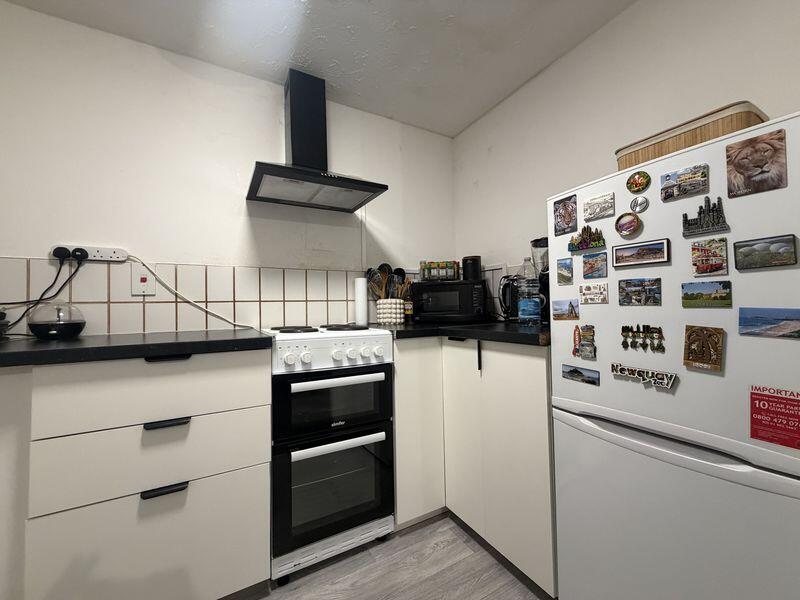 Apartment in Luton - View 3