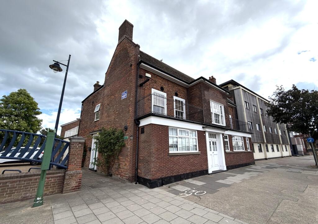 Main image of property: 30 and 30a South Quay, Great Yarmouth, Norfolk NR30 2RG