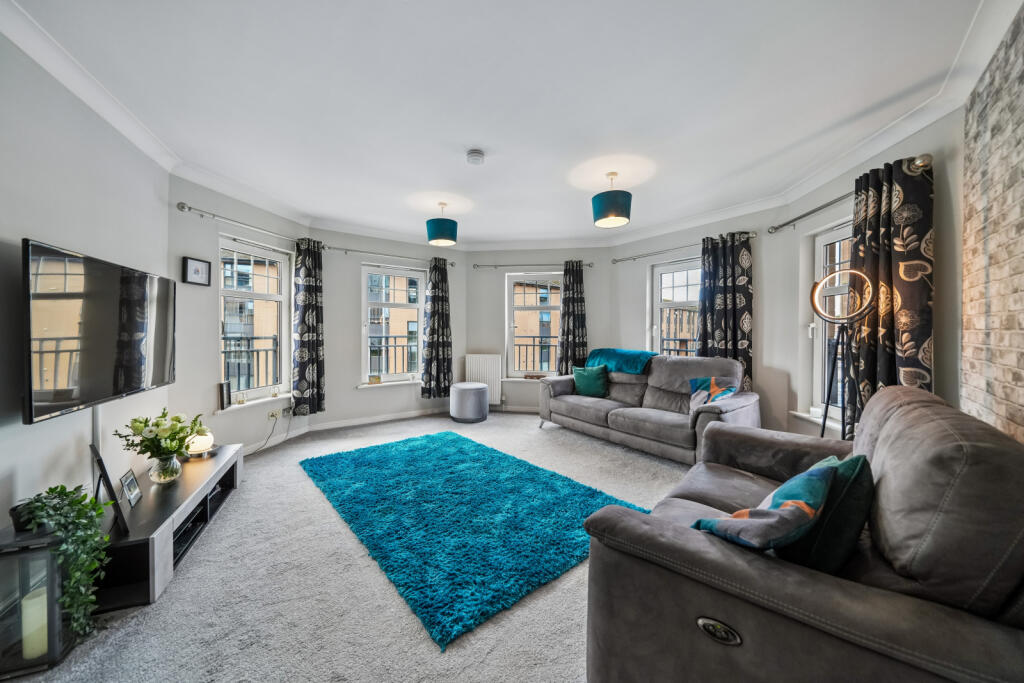Apartment in Glasgow, Waverley Park, Pollokshaws - View 4