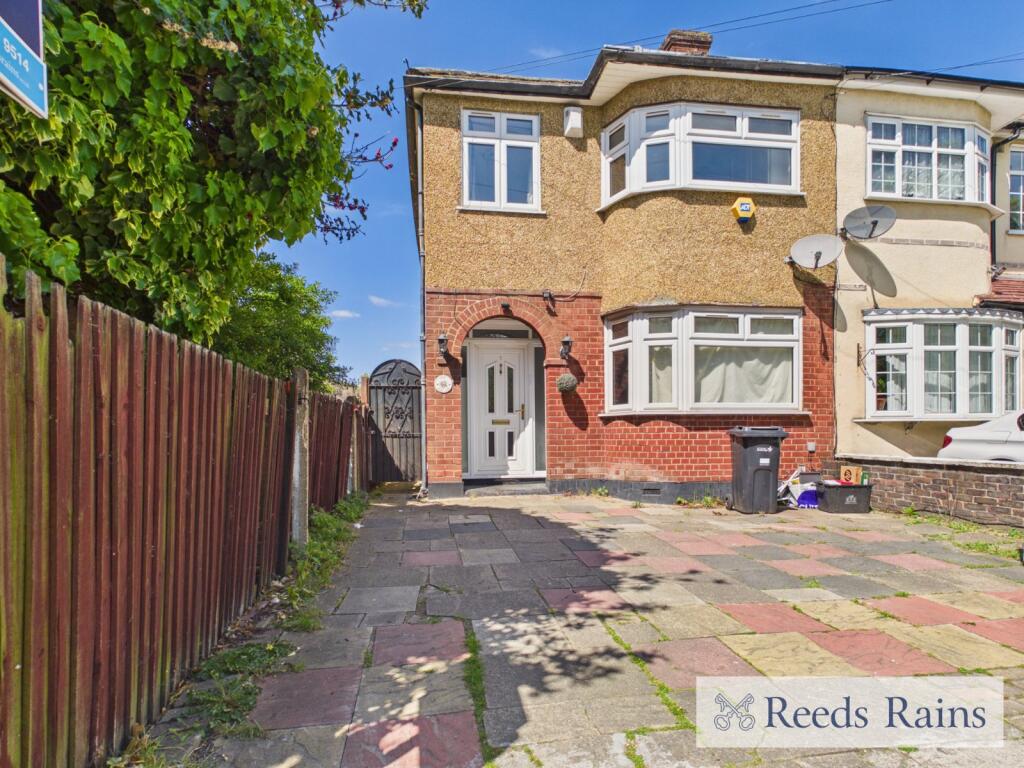 Main image of property: Park Lane, Chadwell Heath, Romford, RM6