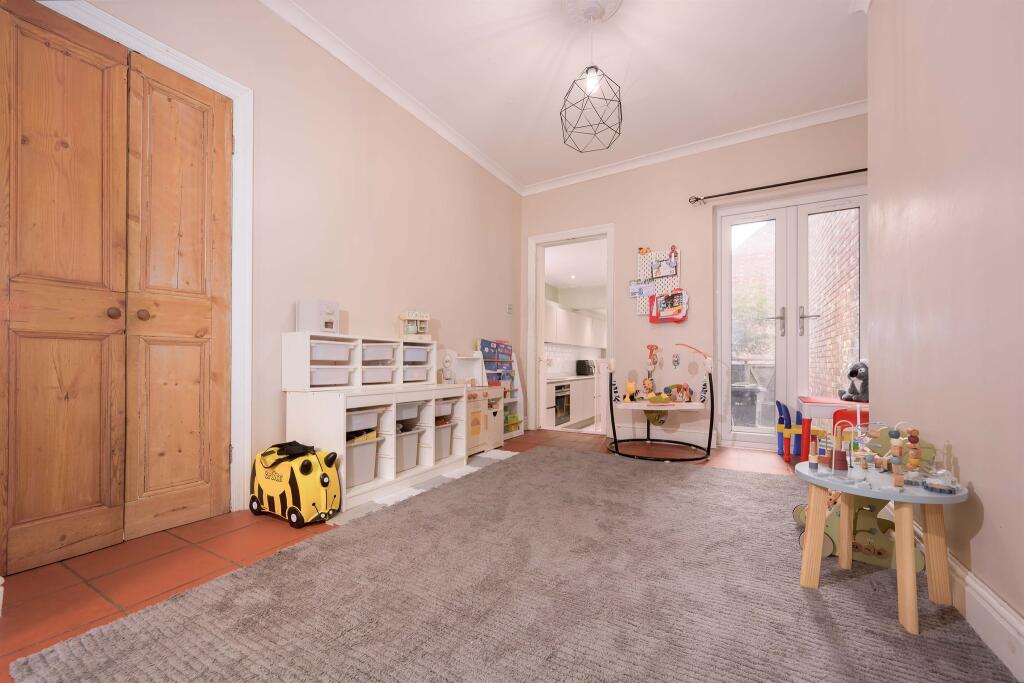 House in Kettering, North Northamptonshire - More
