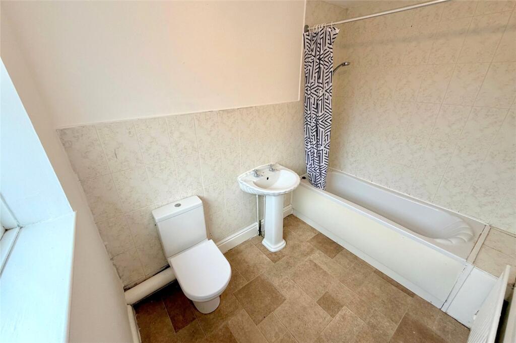 Apartment in Newcastle upon Tyne - View 4