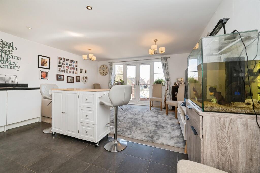 Apartment in Eastleigh, North Stoneham - More