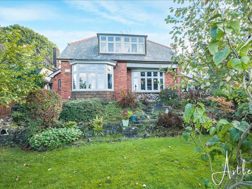 3-bed detached on Cimla Road, Neath, SA11, £425,000