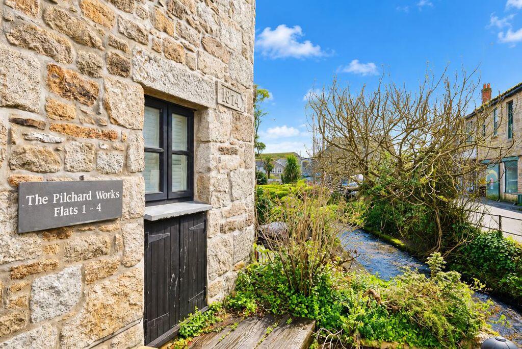 Apartment in Truro - View 2